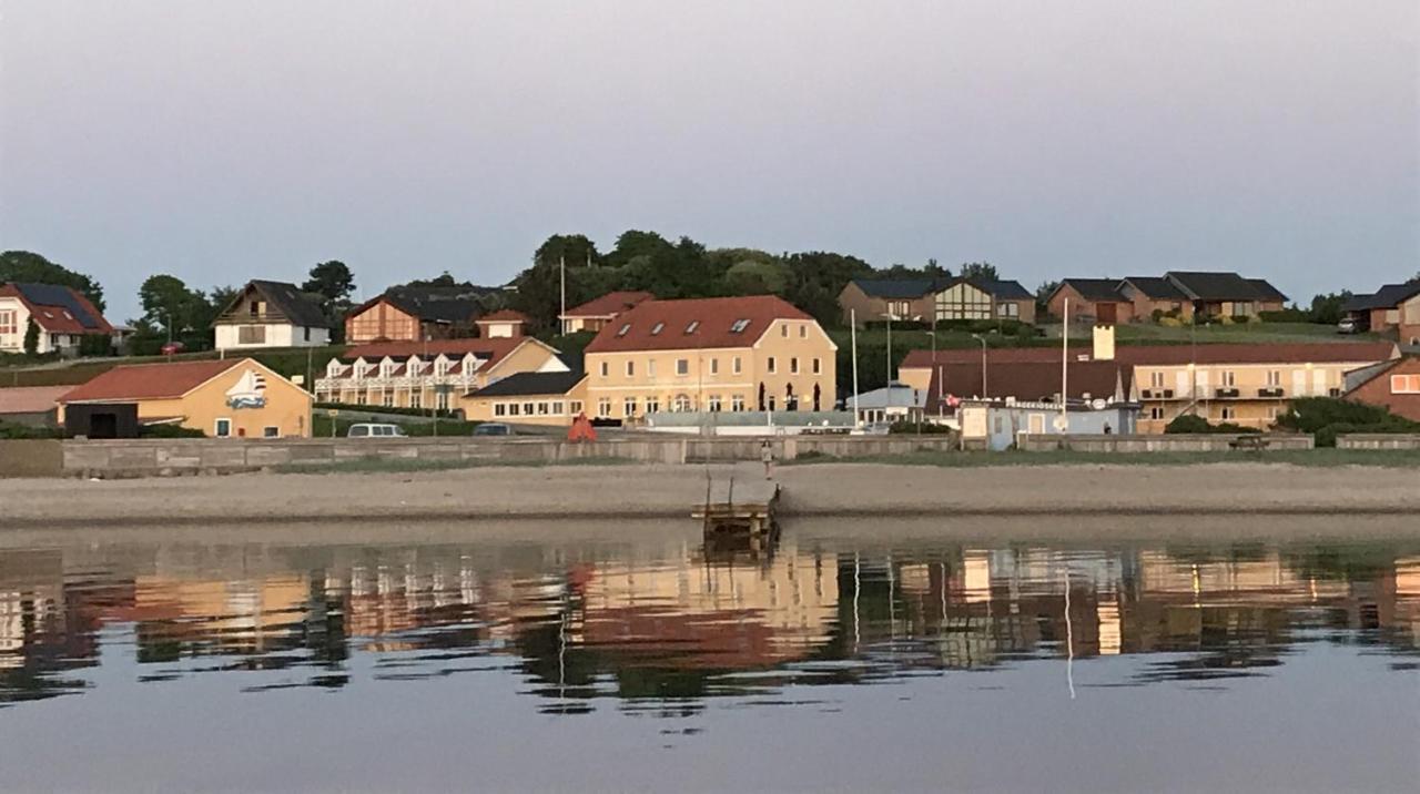 Hvalpsund Faergekro Exterior foto